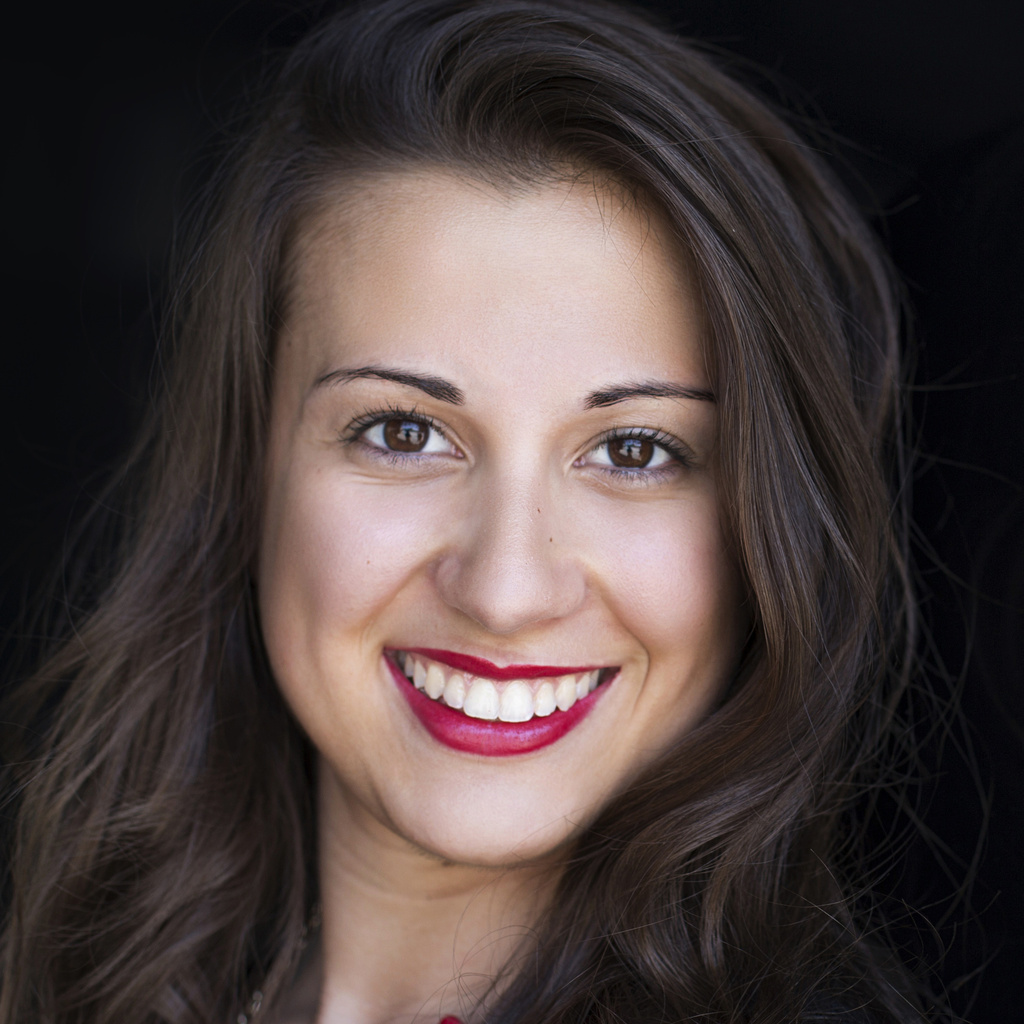 Emma Avdic Headshot