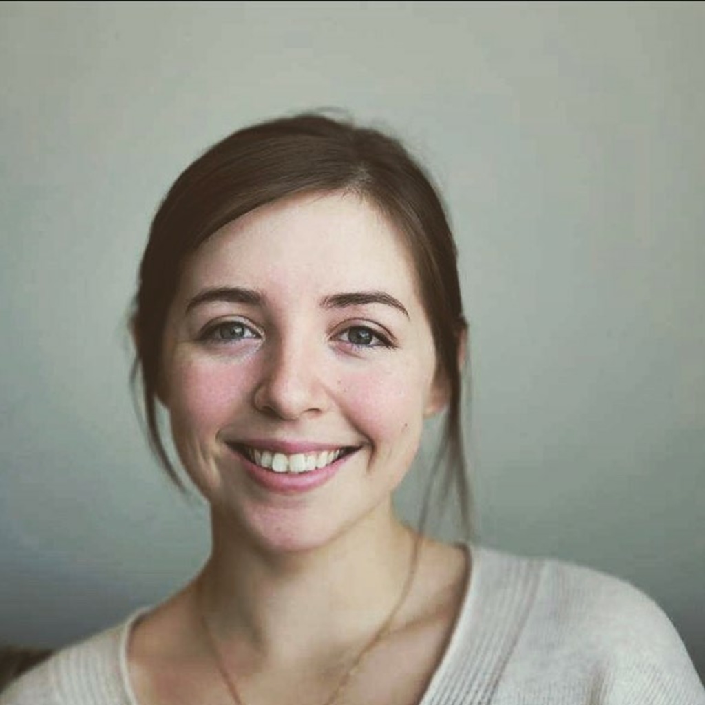 Elleh Driscoll Headshot