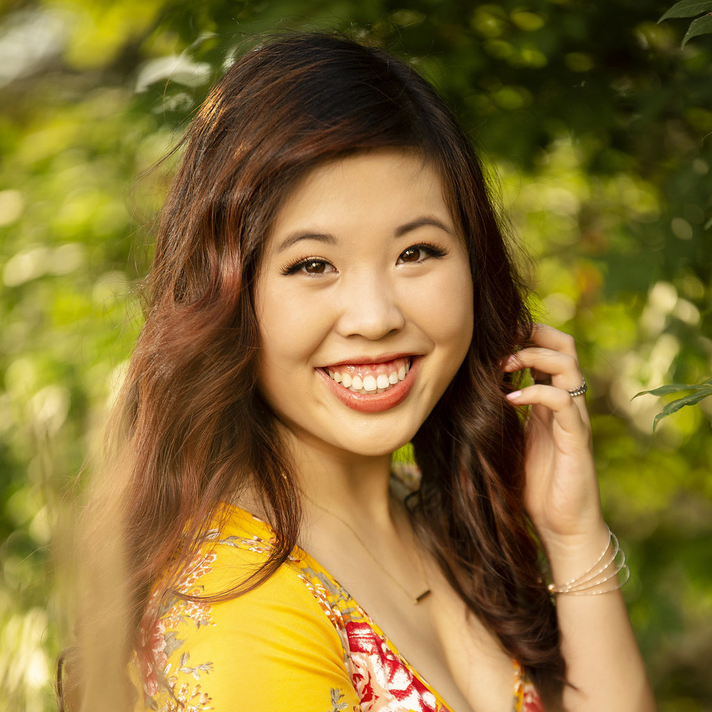 Gloria Chang Headshot