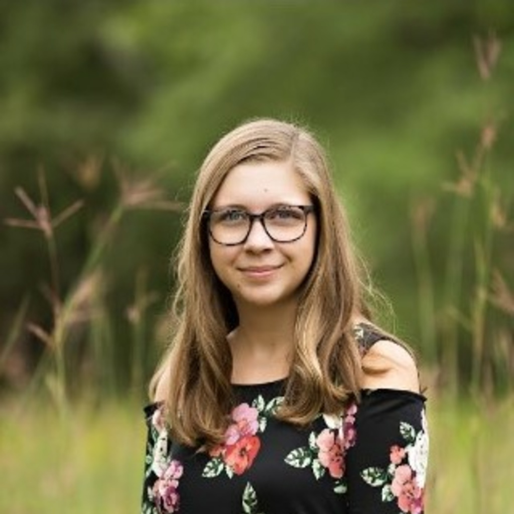 Suzi Mason Headshot