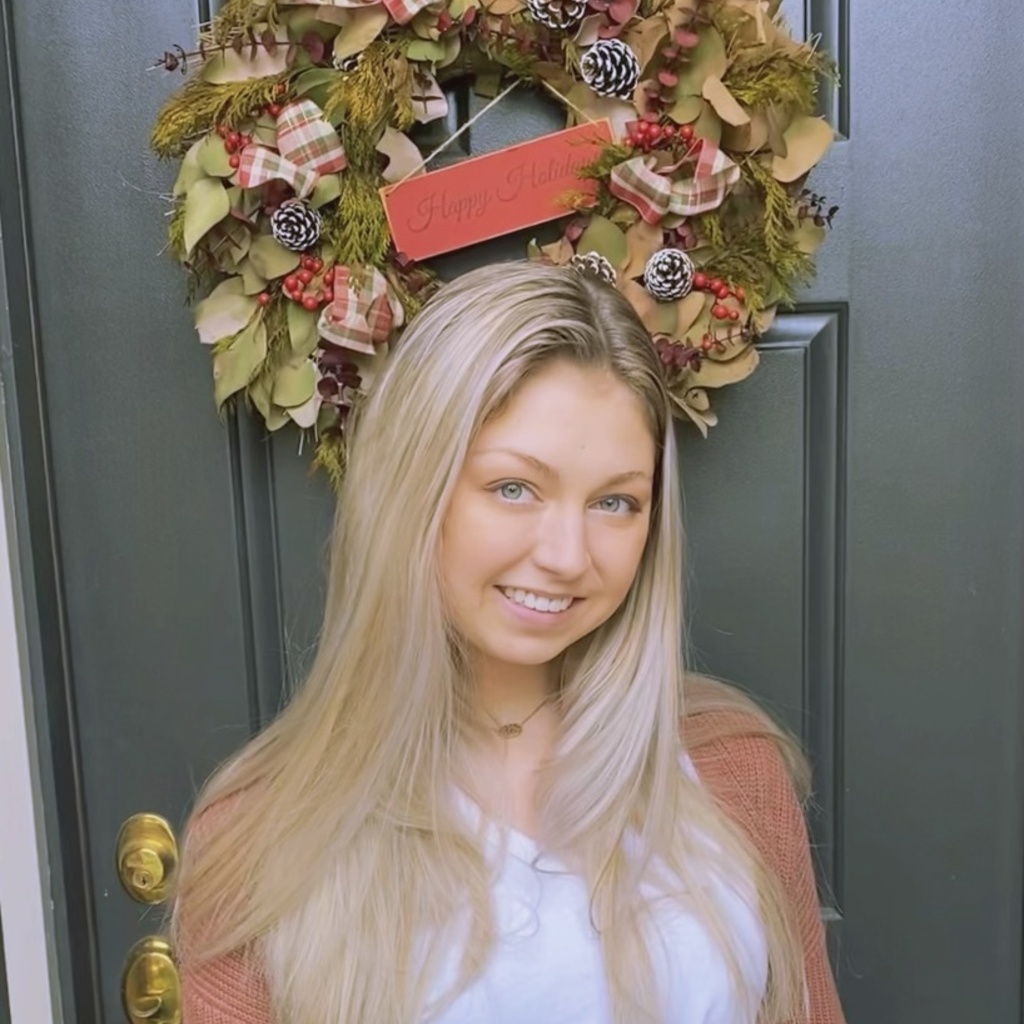 headshot of Carlie Shrupsha