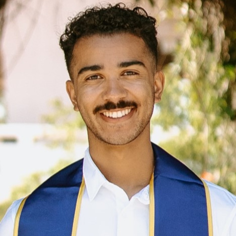 Headshot of Giovanni Longino